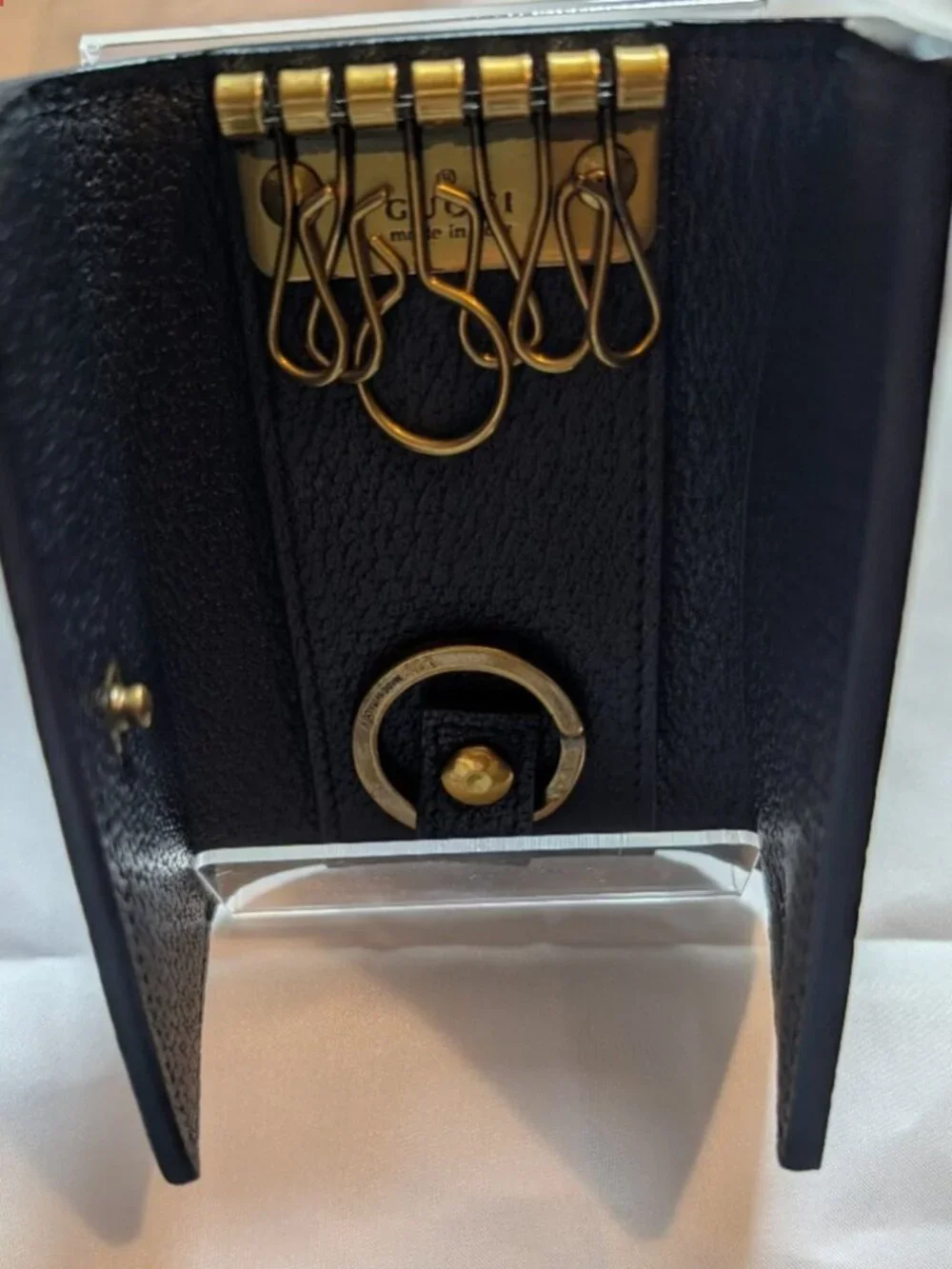Like New Authentic Gucci Black Leather w Gold Bee & Star Print 6-Key Holder Case